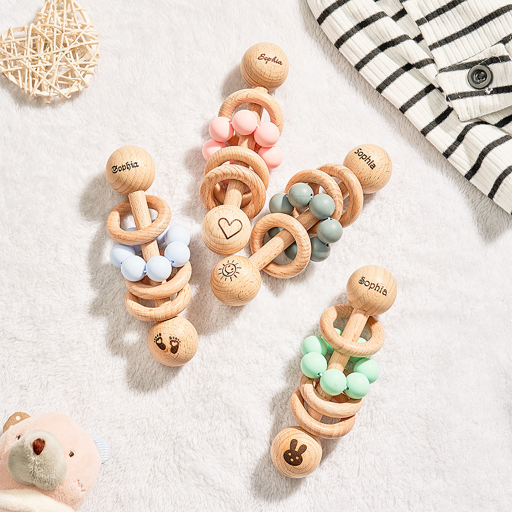 Hochet en bois personnalisé pour bébé avec prénom gravé