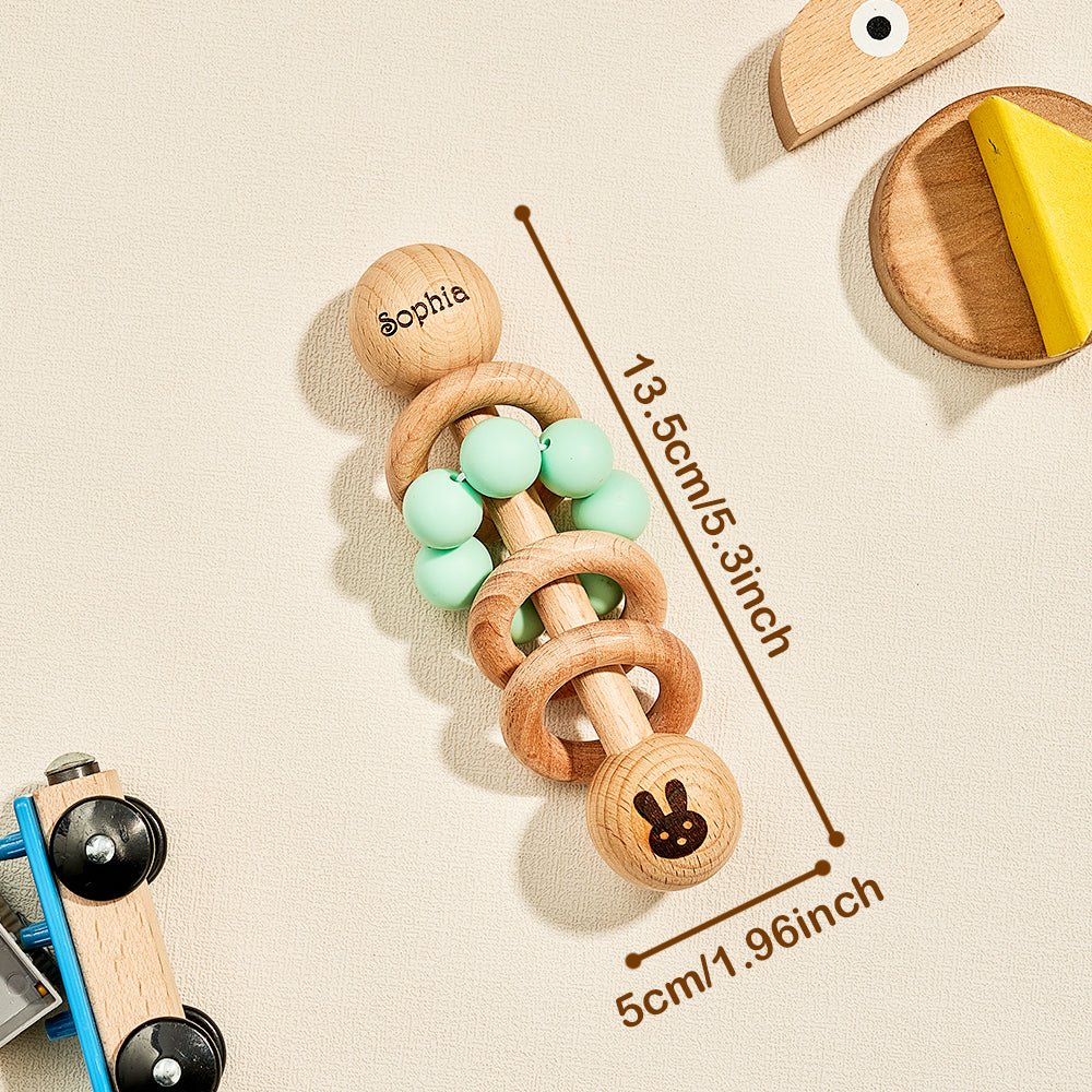 Hochet en bois personnalisé pour bébé avec prénom gravé