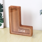 Tirelire personnalisée en bois avec 26 lettres et prénom.