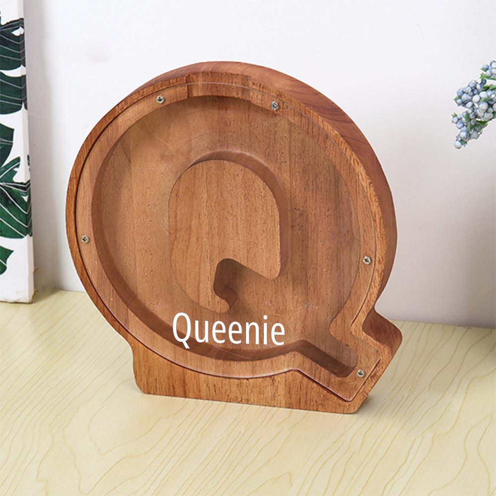 Tirelire personnalisée en bois avec 26 lettres et prénom.