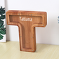 Tirelire personnalisée en bois avec 26 lettres et prénom.