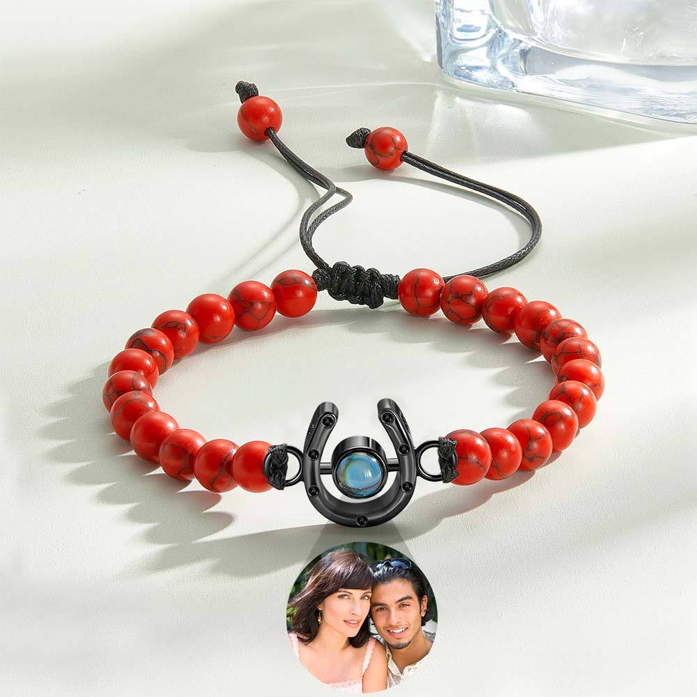 Bracelet personnalisé en forme de fer à cheval avec projection photo
