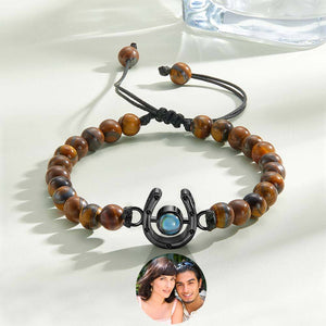 Bracelet personnalisé en forme de fer à cheval avec projection photo