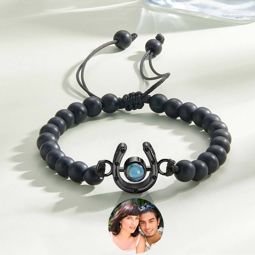 Bracelet personnalisé en forme de fer à cheval avec projection photo