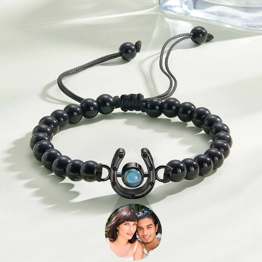 Bracelet personnalisé en forme de fer à cheval avec projection photo