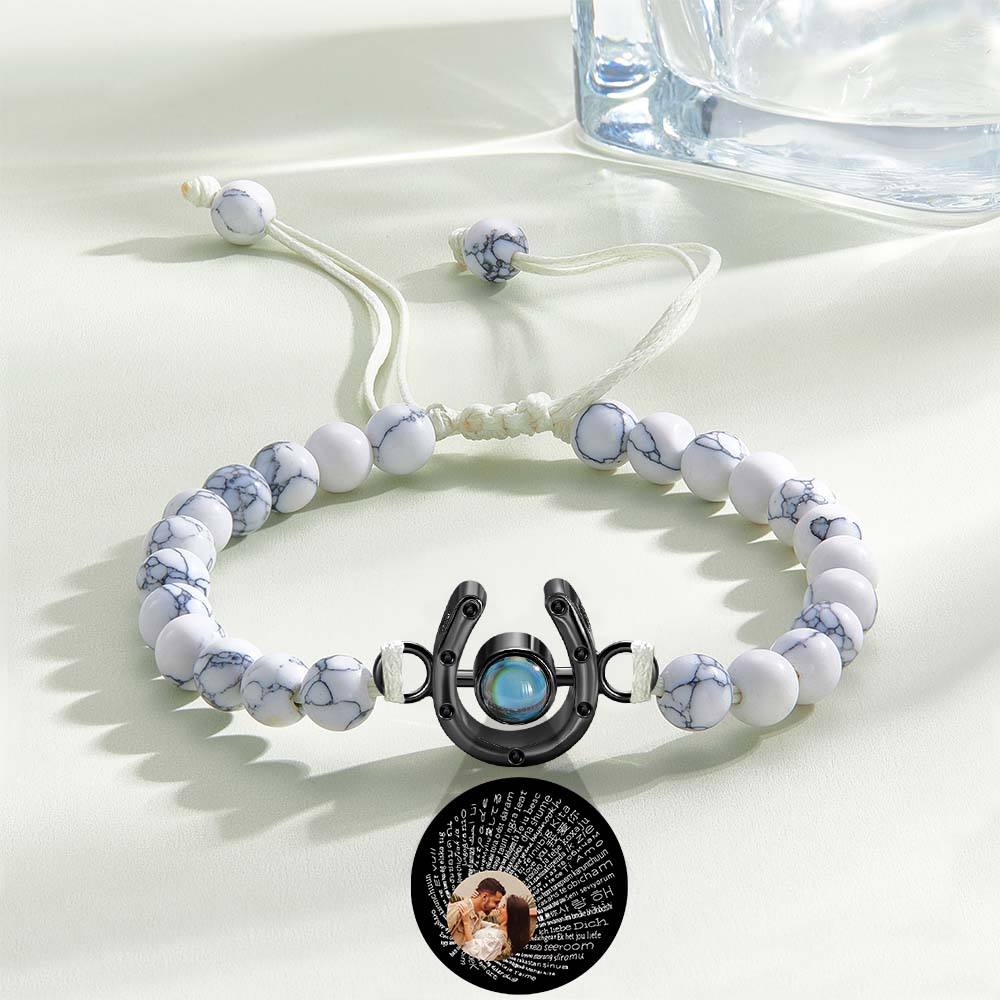 Bracelet personnalisé en forme de fer à cheval avec projection photo