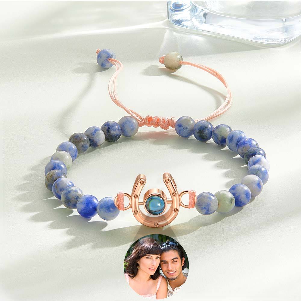 Bracelet personnalisé en forme de fer à cheval avec projection photo