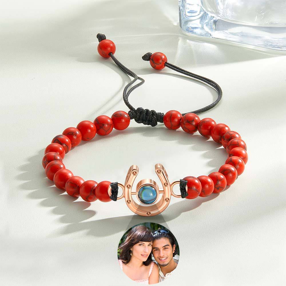 Bracelet personnalisé en forme de fer à cheval avec projection photo