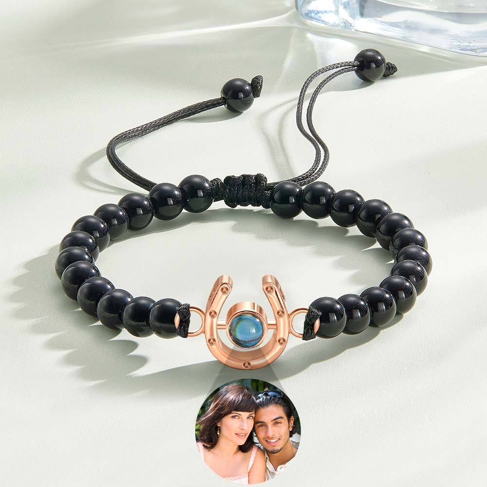 Bracelet personnalisé en forme de fer à cheval avec projection photo