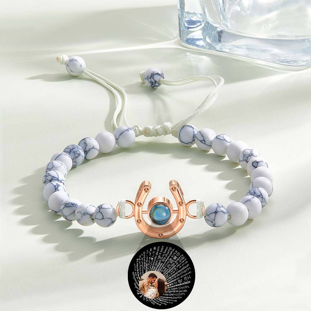 Bracelet personnalisé en forme de fer à cheval avec projection photo