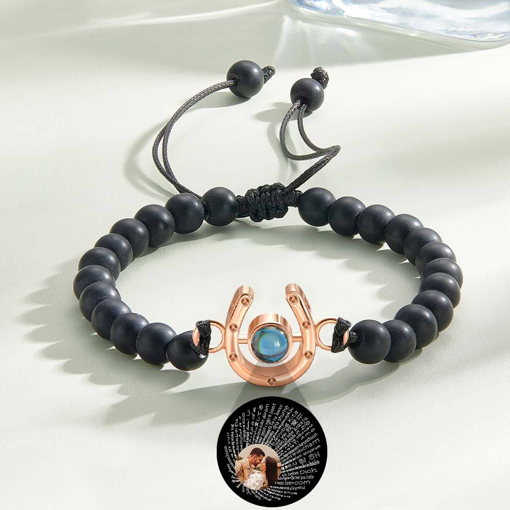 Bracelet personnalisé en forme de fer à cheval avec projection photo