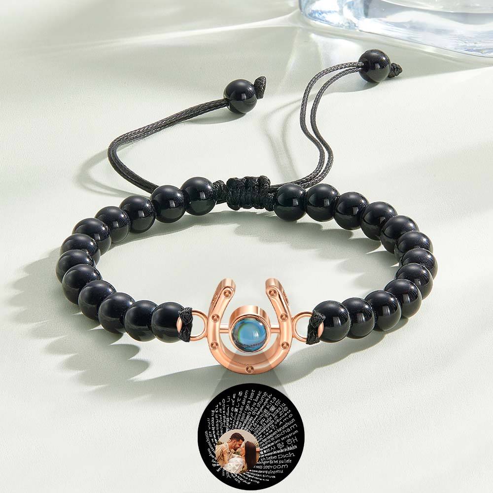 Bracelet personnalisé en forme de fer à cheval avec projection photo