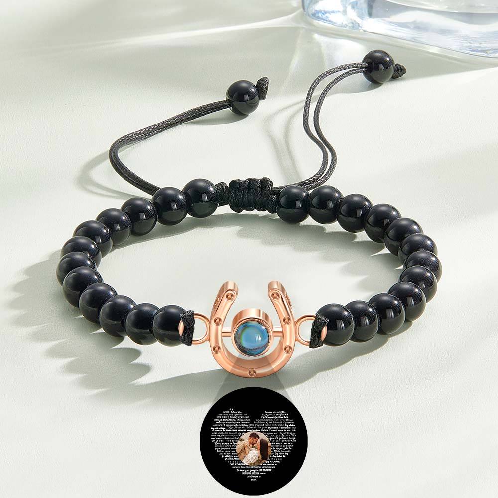 Bracelet personnalisé en forme de fer à cheval avec projection photo