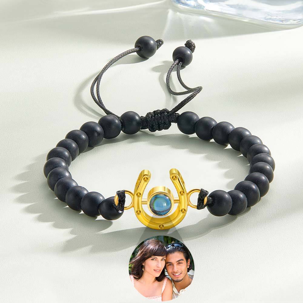 Bracelet personnalisé en forme de fer à cheval avec projection photo
