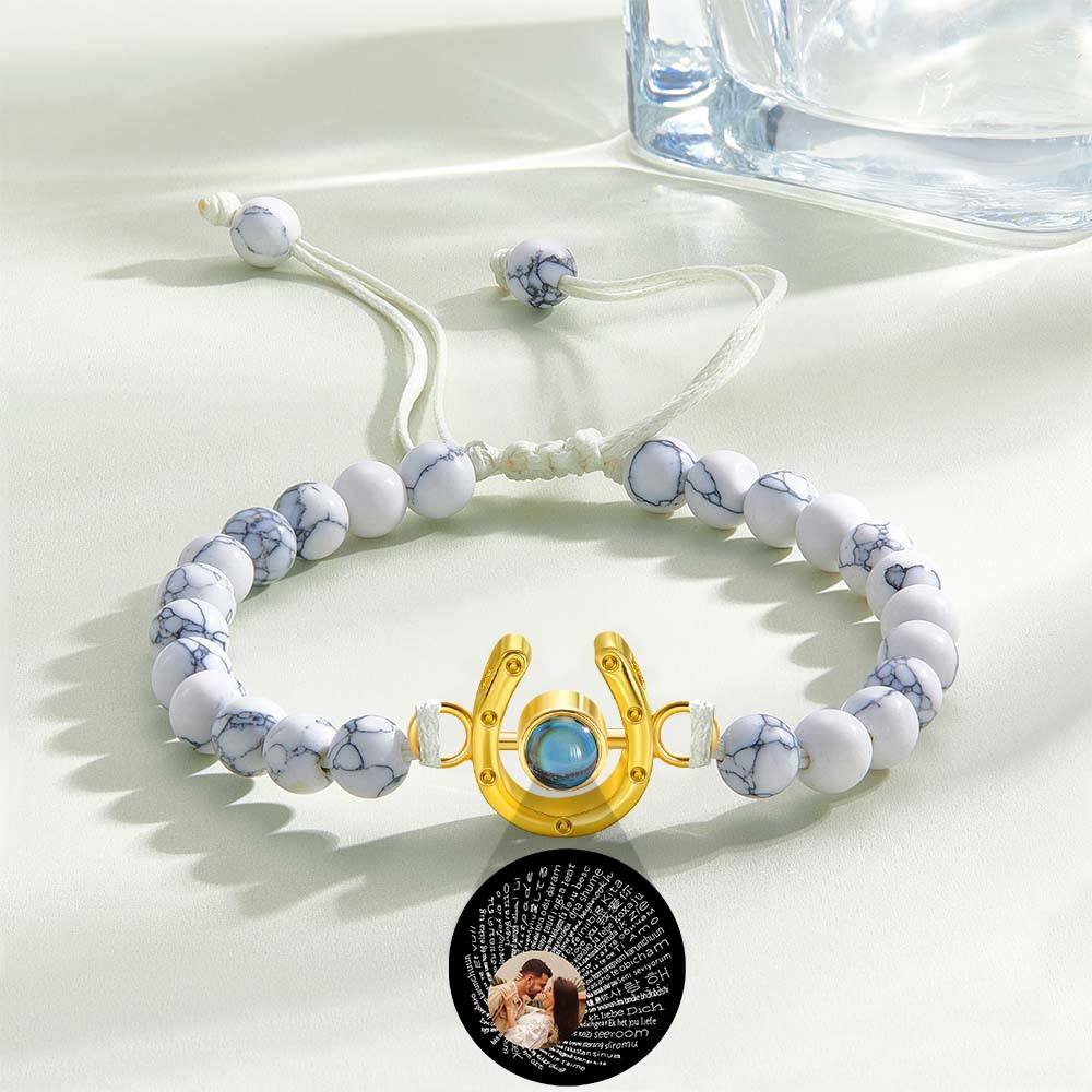 Bracelet personnalisé en forme de fer à cheval avec projection photo