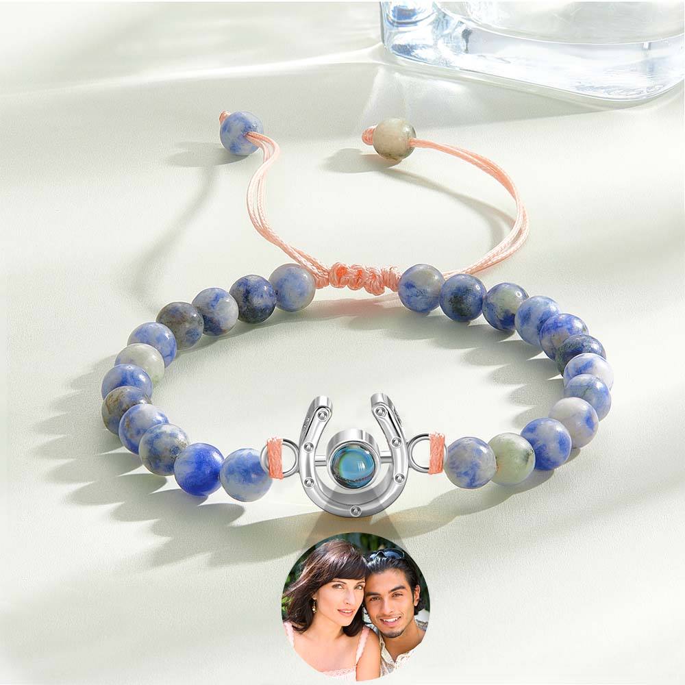 Bracelet personnalisé en forme de fer à cheval avec projection photo