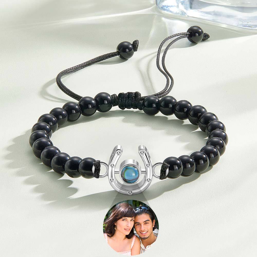 Bracelet personnalisé en forme de fer à cheval avec projection photo