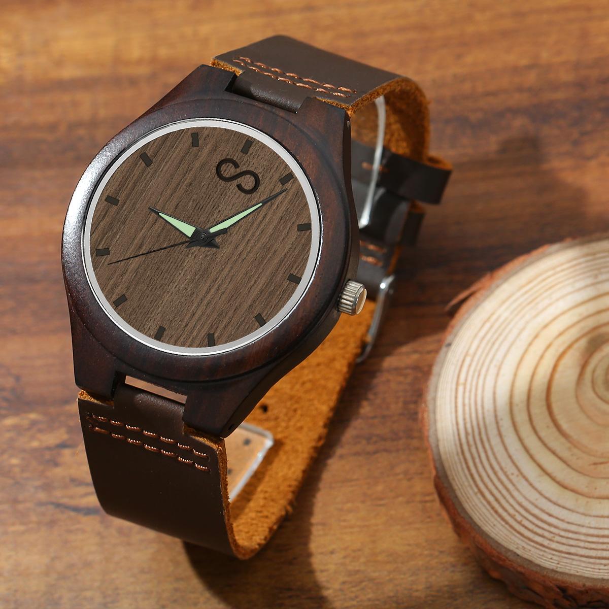 Montre en bois gravée personnalisée avec bracelet en cuir 45 mm