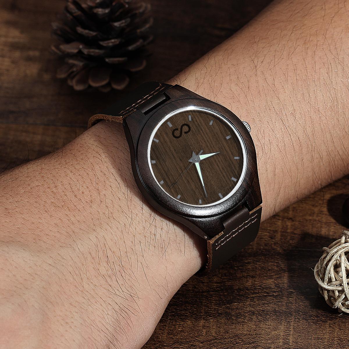 Montre en bois gravée personnalisée avec bracelet en cuir 45 mm
