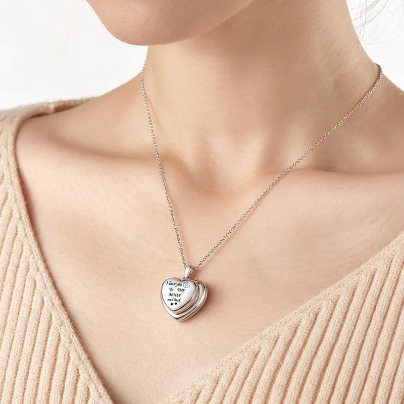 Personalized photo locket necklace "I love you to the moon and back" 4 Photos