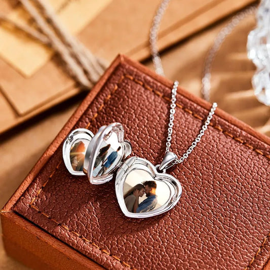 Personalized photo locket necklace "I love you to the moon and back" 4 Photos