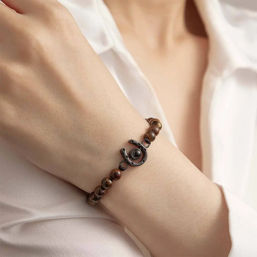 Bracelet personnalisé en forme de fer à cheval avec projection photo