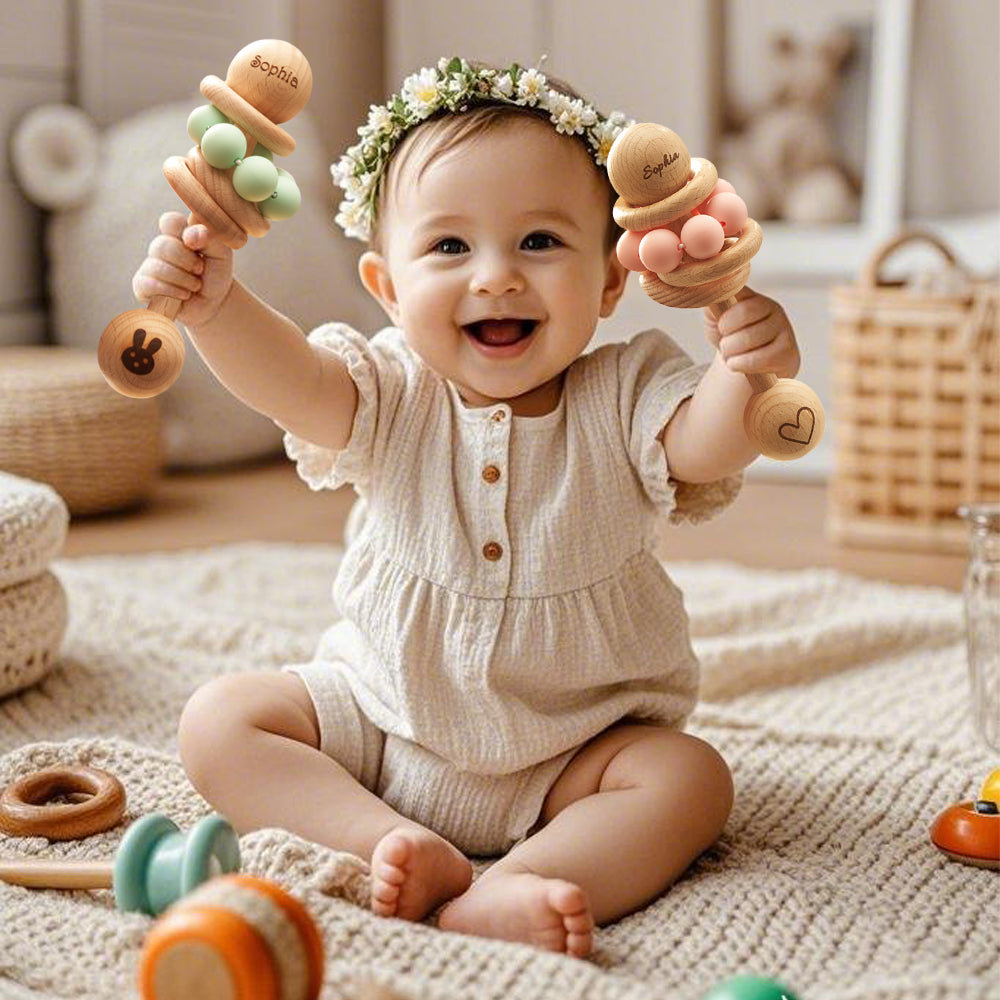 Hochet en bois personnalisé pour bébé avec prénom gravé
